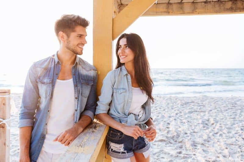 15 tydelige tegn på at kjemien mellom to mennesker stemmer fröhlich schönes Paar flirten