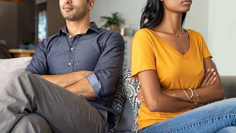 19 måter partneren din viser at du ikke er hans prioritet på Emotional Distance