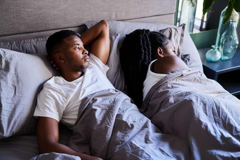 19 måter partneren din viser at du ikke er hans prioritet på Lack of Affection