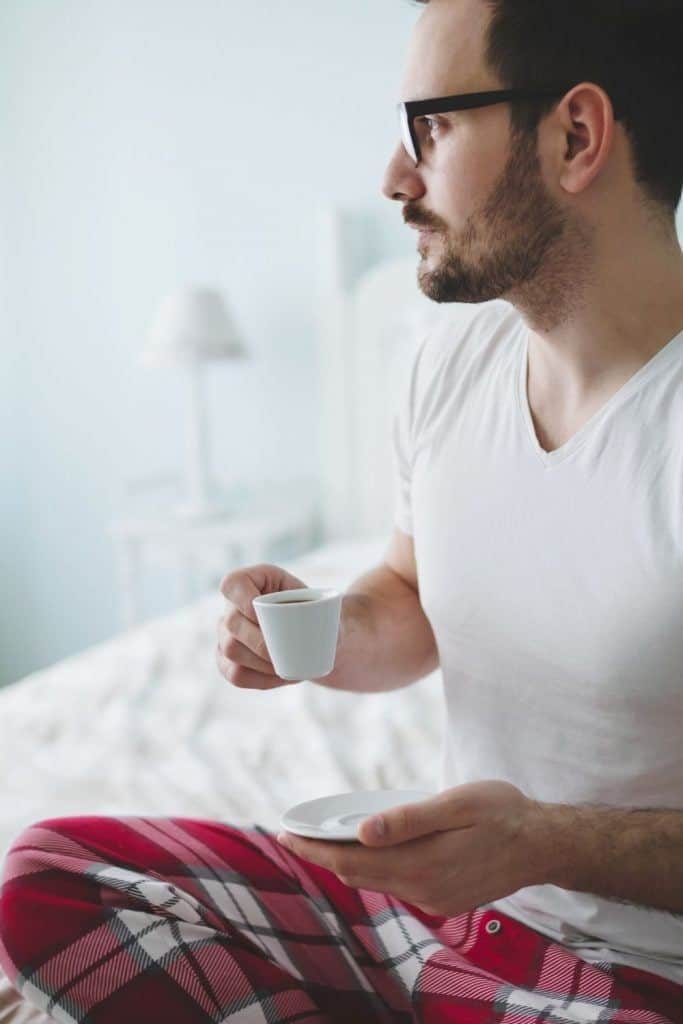 9 morgenrutiner som avslører en narsissist med en gang