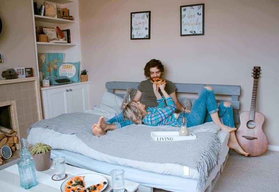 Å date en kvinne som sier ting som de er, kan være skremmende, men det forandrer også livet ditt Daten Met Een Vrouw Die Zegt Waar Het Op Staat Kan Intimiderend Zijn, Maar Het Verandert Ook Je Leven