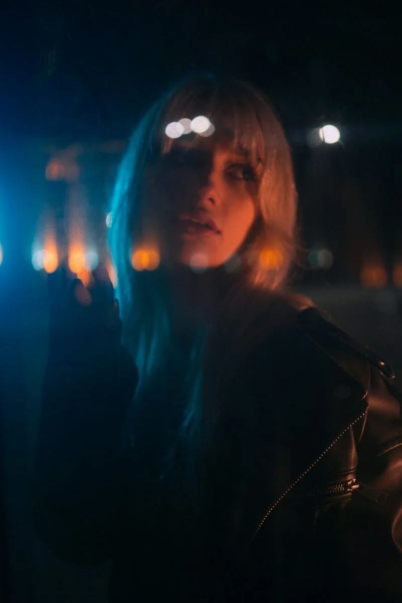 Woman with blonde hair illuminated by blue and orange lights - Free Photo on Unsplash Woman with blonde hair illuminated by blue and orange lights - Free Photo on Unsplash
