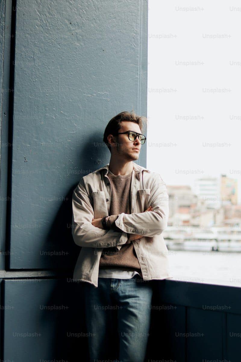 Disse stedene tåler en narsissist ikke (og hvorfor) Serious Man Pictures | Download Free Images on Unsplash