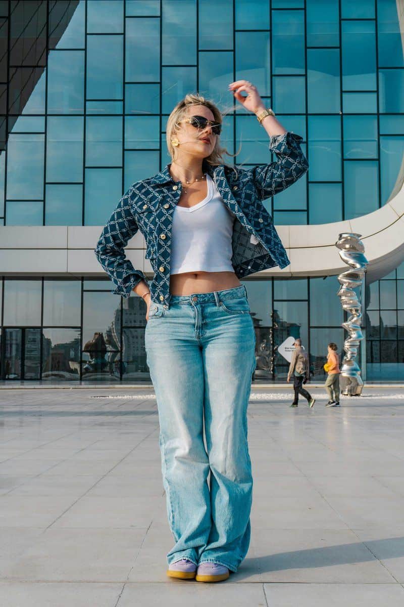 Woman in jeans and jacket posing outside modern building photo – Free Aesthetic Image on Unsplash Woman in jeans and jacket posing outside modern building photo – Free Aesthetic Image on Unsplash