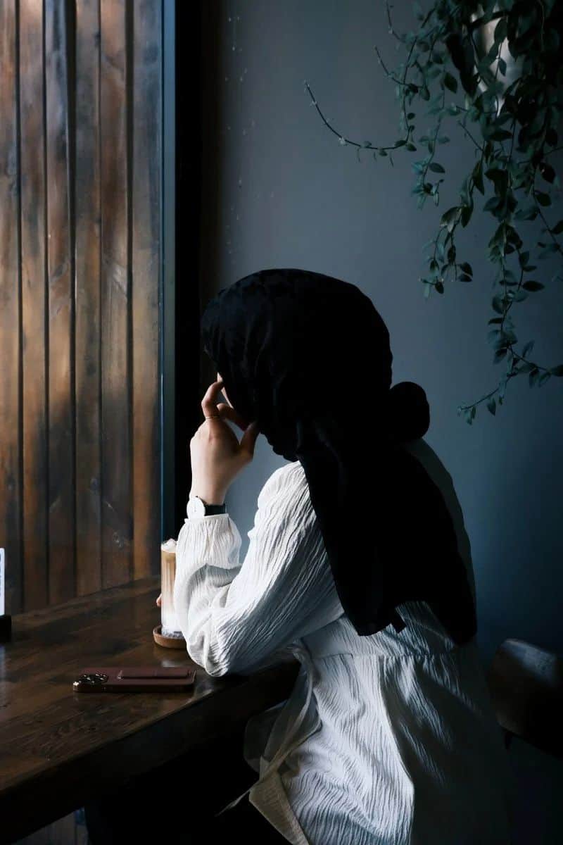 Woman Sitting Behind Desk Wearing Turban · Free Stock Photo