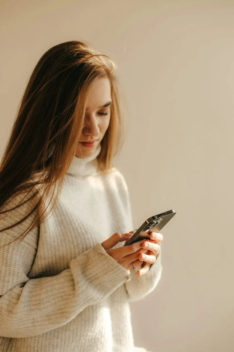 Woman Texting Pictures | Download Free Images on Unsplash