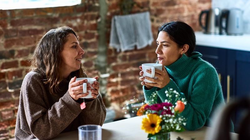 Hvordan bekjempe narsissisme: 15 strategier anbefalt av eksperter for å uskadeliggjøre en narsissist Seek Support from Trusted Individuals