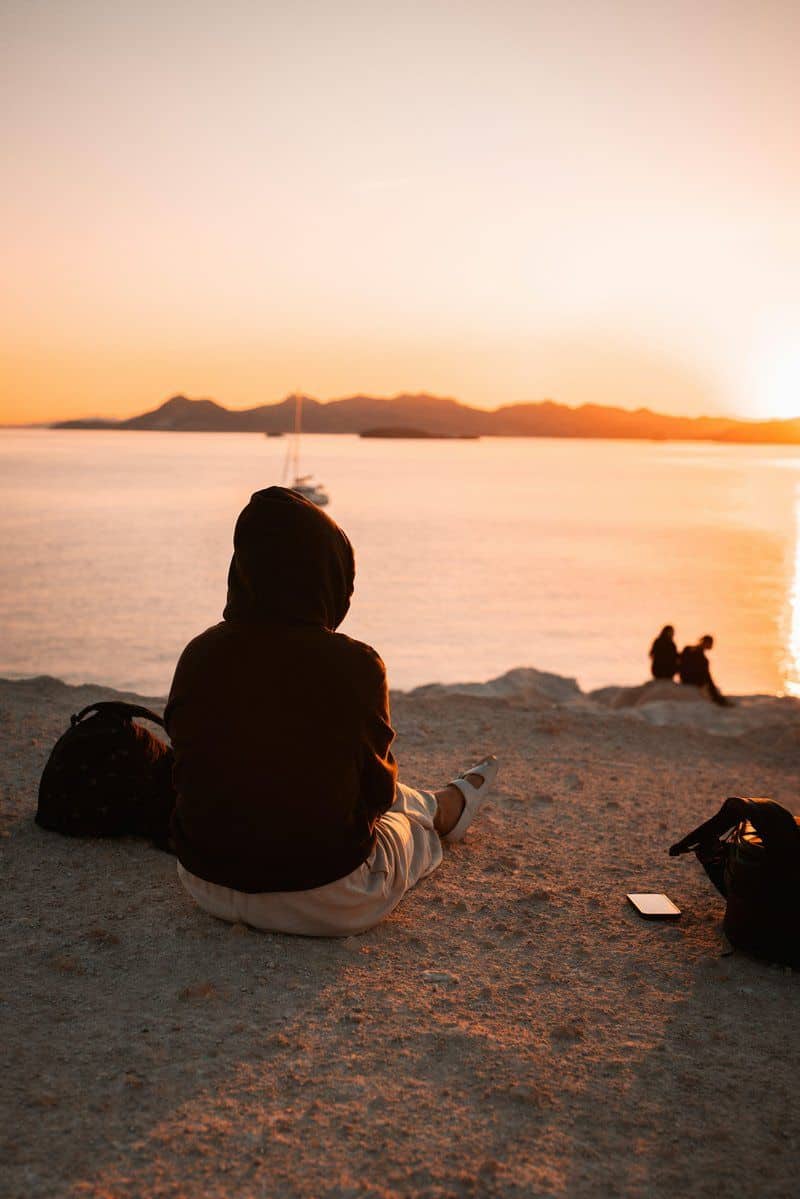 Person watching sunset over the sea in milos photo – Free Sunset Image on Unsplash Person watching sunset over the sea in milos photo – Free Sunset Image on Unsplash
