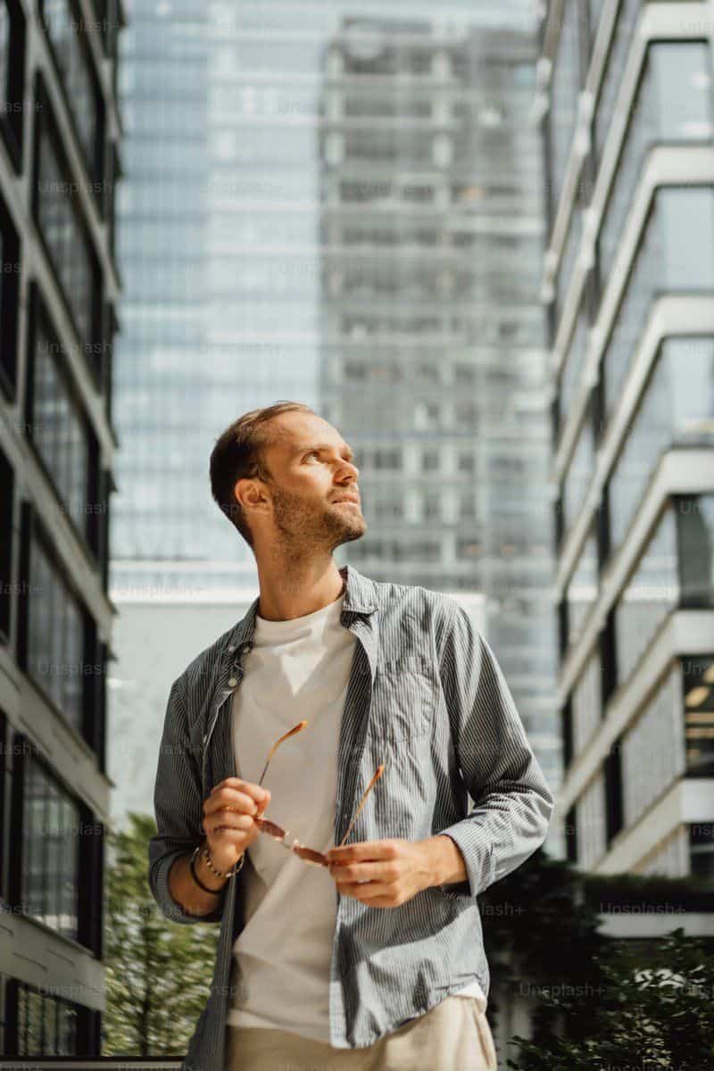 500+ Male Pose Pictures | Download Free Images on Unsplash