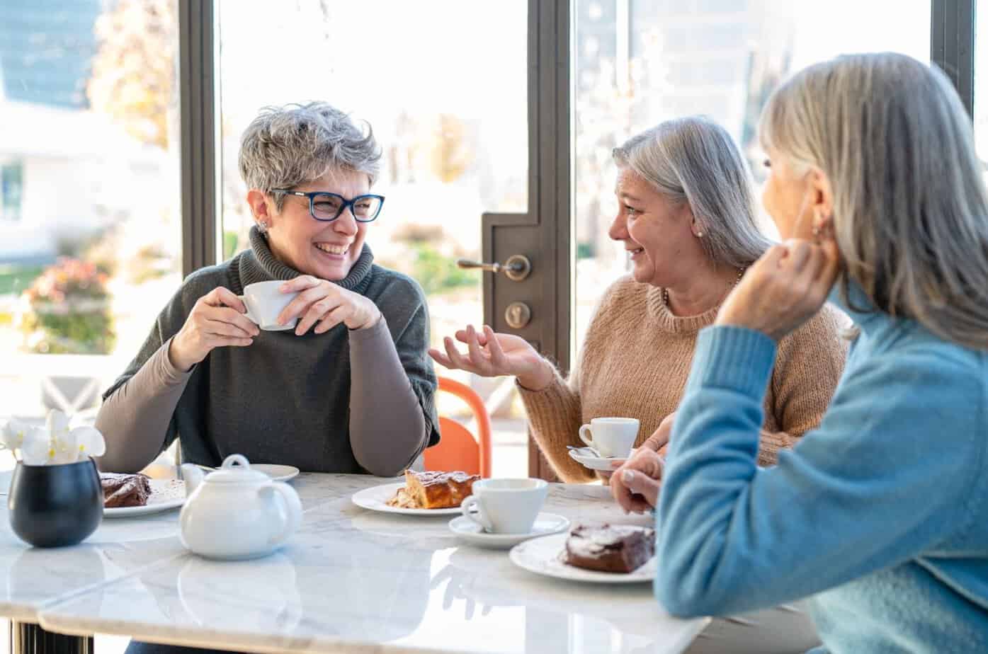 Hvorfor sterke kvinner ikke lenger er redde for å være alene frauen lachen und reden