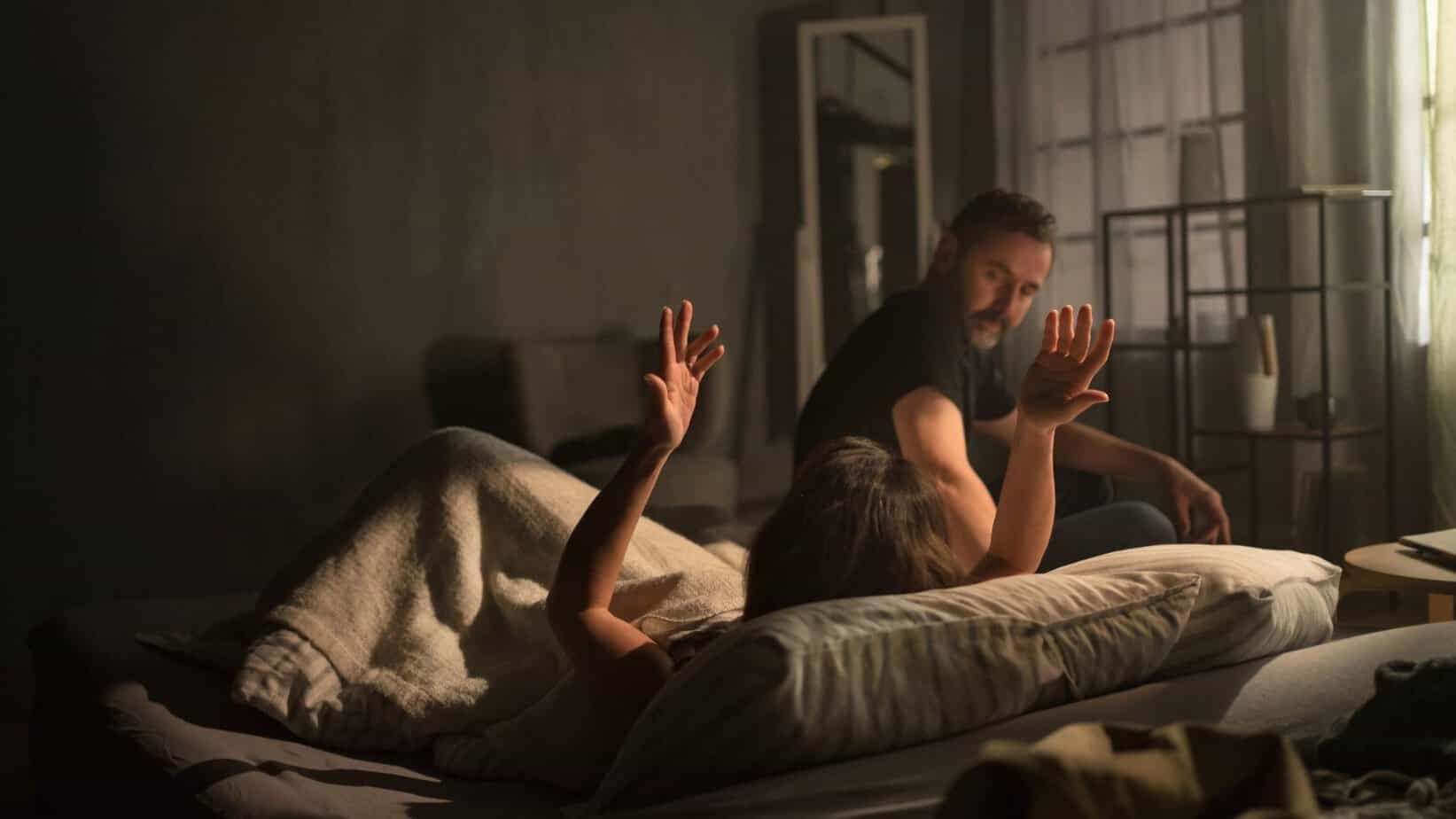 Når en kvinne går på denne måten, vil en mann aldri glemme henne – Psykologien bak dette Narzissten erkennen: 9 toxische Aussagen über ihre Ex, die dich warnen sollten