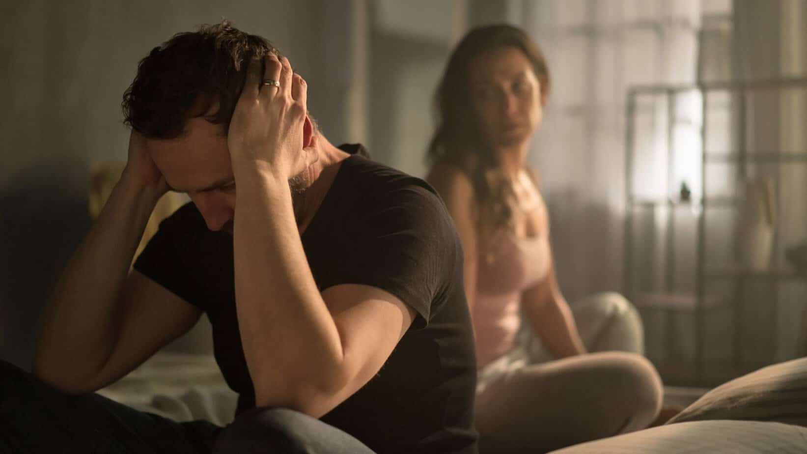 Når en kvinne går på denne måten, vil en mann aldri glemme henne – Psykologien bak dette Silent Treatment vom Narzissten: Warum diese Taktik so verletzend ist – und wie du sie durchbrichst