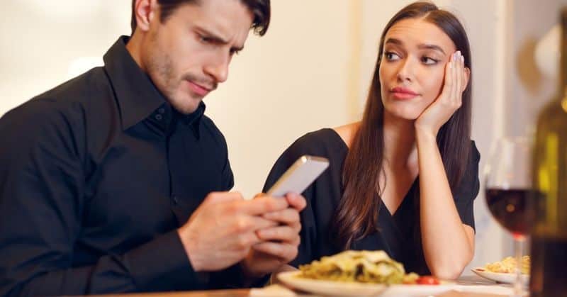 Psykologien bak 17 ting som narsister ofte gjør uten å være klar over det selv Withholding Affection for Power