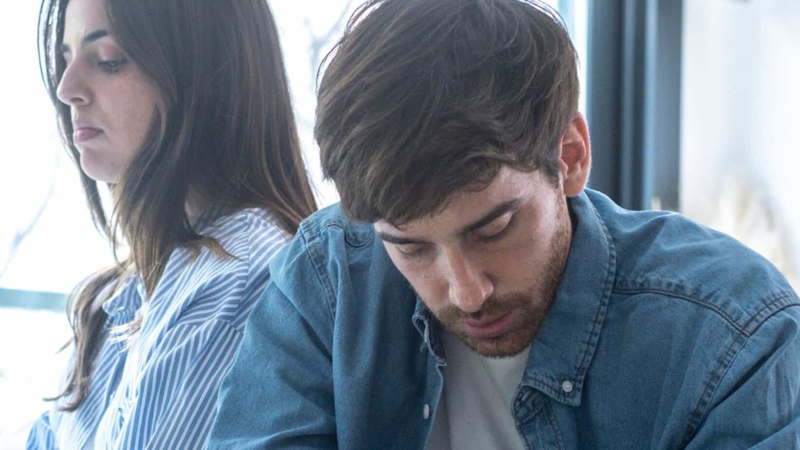 Slik manipulerer en narsissistisk far de felles barna etter separasjonen Wenn ein Mann seine emotionalen Wunden nicht heilt, leidet oft die Frau darunter