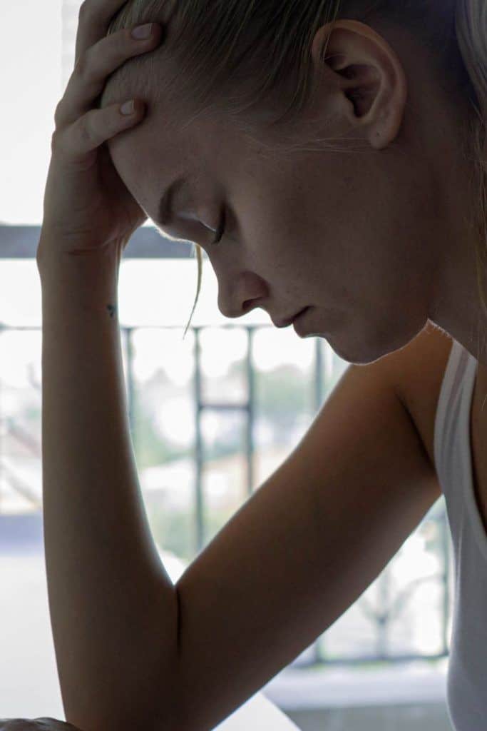 12 ting folk med depresjon gjør når de er alene