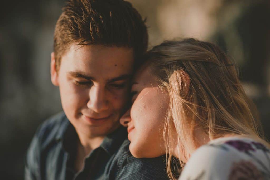 Bare en ekte mann kan takle en følelsesladet kvinne Alleen Een Echte Man Kan Een Emotionele Vrouw Aan