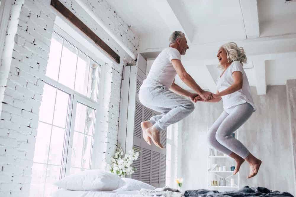 Hva kvinner over 60 gjør annerledes – og hvorfor menn knapt klarer å løsrive seg fra det 10 süße Zeichen, die beweisen, dass eure Liebe stark und für die Ewigkeit gemacht ist