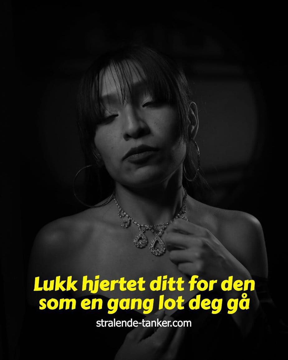 Lukk hjertet ditt for den som en gang lot deg gå Lukk hjertet ditt for den som en gang lot deg gå
