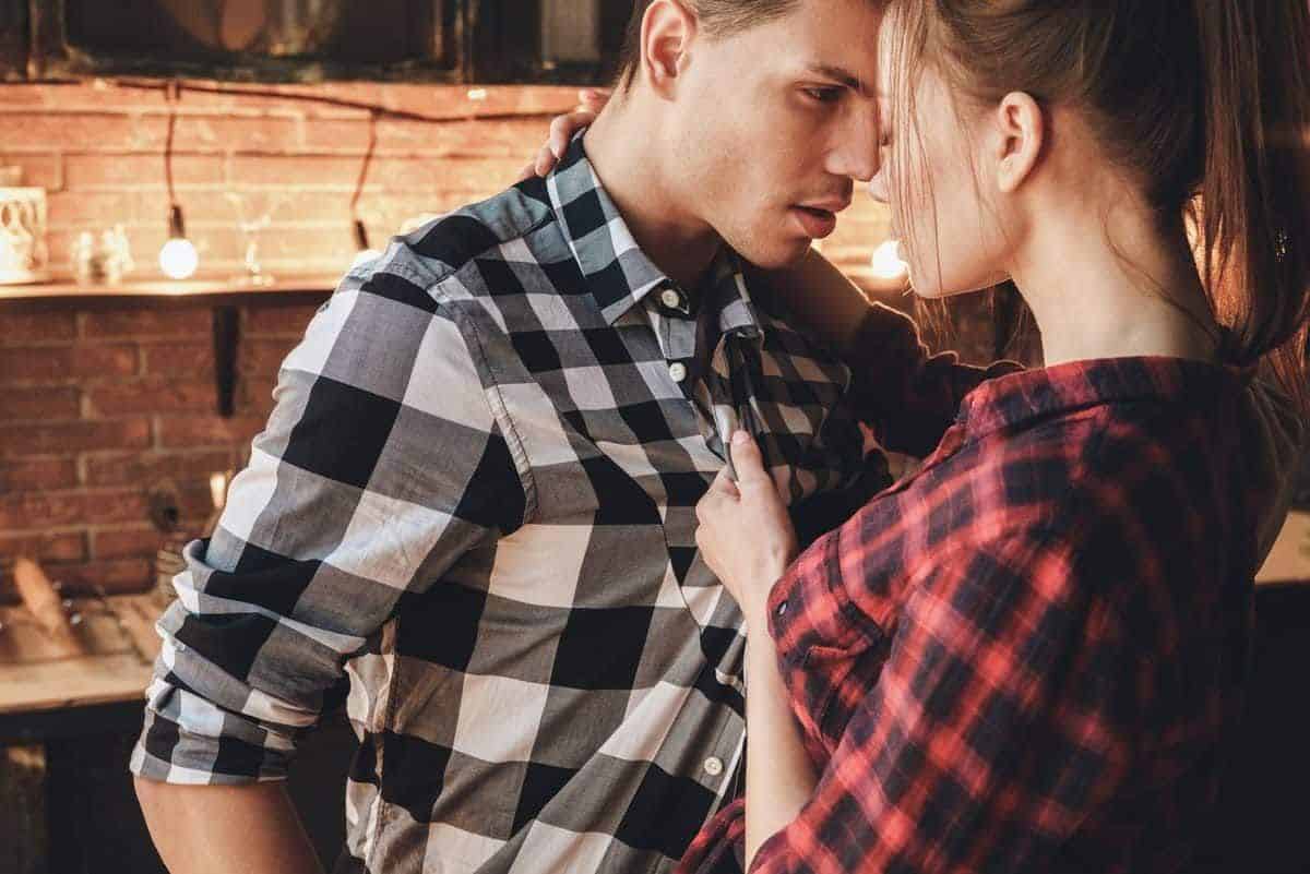 10 små forskjeller mellom ekte intimitet og ren kroppskontakt