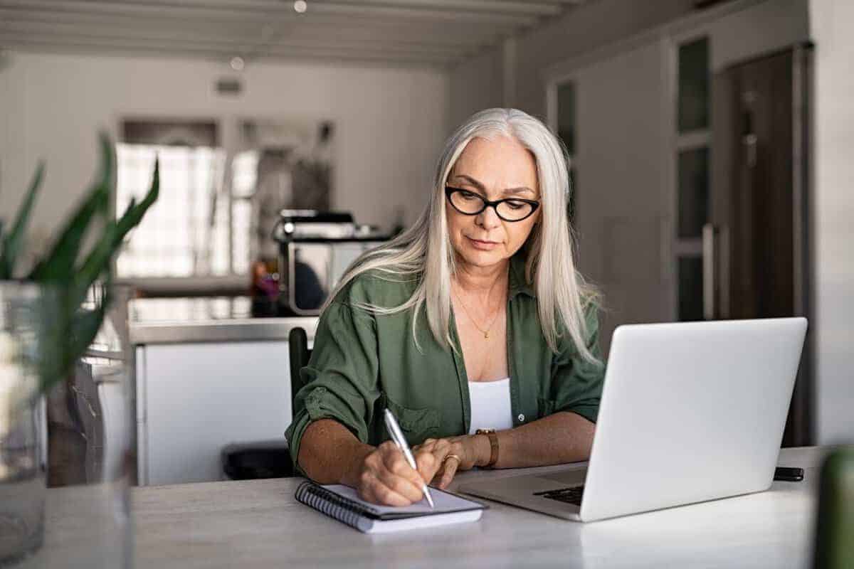 18 grunner til at eldre kvinner uten mann er blant vinnerne