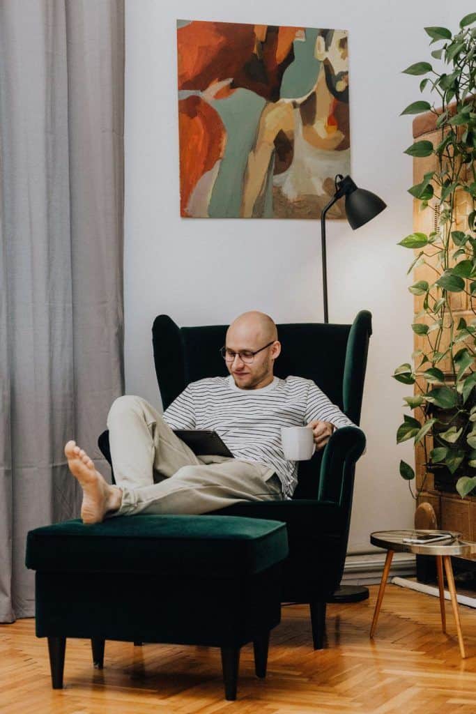 9 urovekkende ting som narsissister gjør i smug når du ikke er hjemme