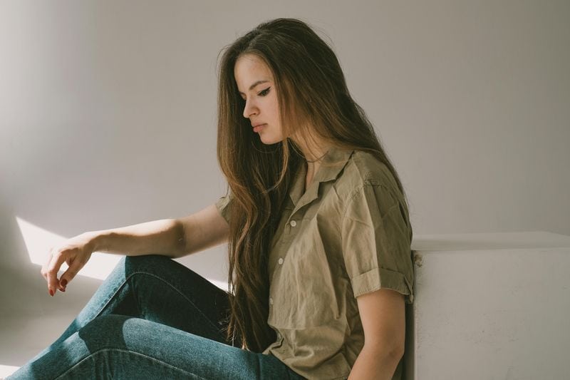 Folk som blir værende i et ulykkelig ekteskap, har ofte disse 13 smertefullt gjenkjennelige grunnene They're Afraid of Being Alone