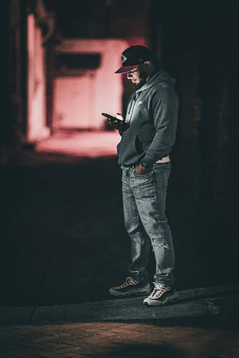A man standing in the dark with a cell phone - Free Photo on Unsplash A man standing in the dark with a cell phone - Free Photo on Unsplash