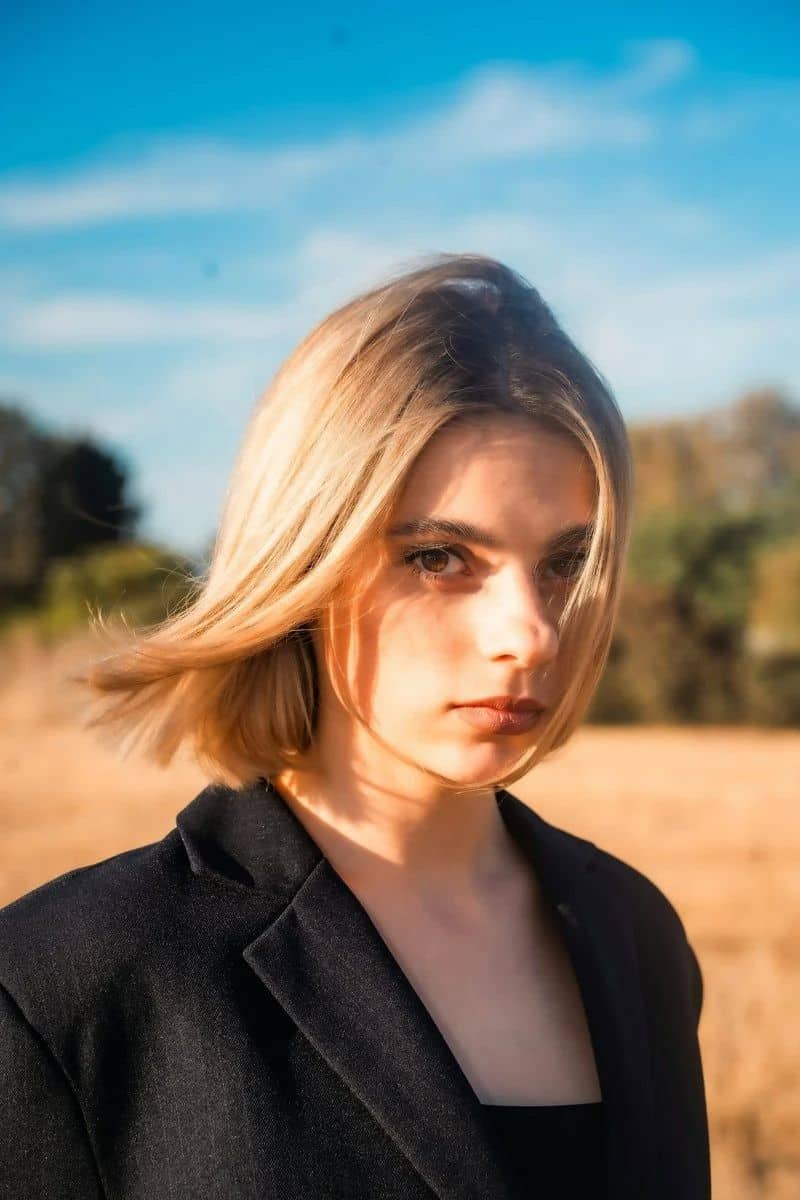 Young woman with bob haircut in a field - Free Photo on Unsplash Young woman with bob haircut in a field - Free Photo on Unsplash