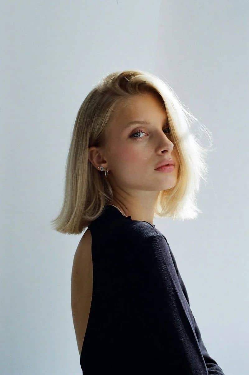 Blonde woman with bob haircut looking back - Free Photo on Unsplash Blonde woman with bob haircut looking back - Free Photo on Unsplash