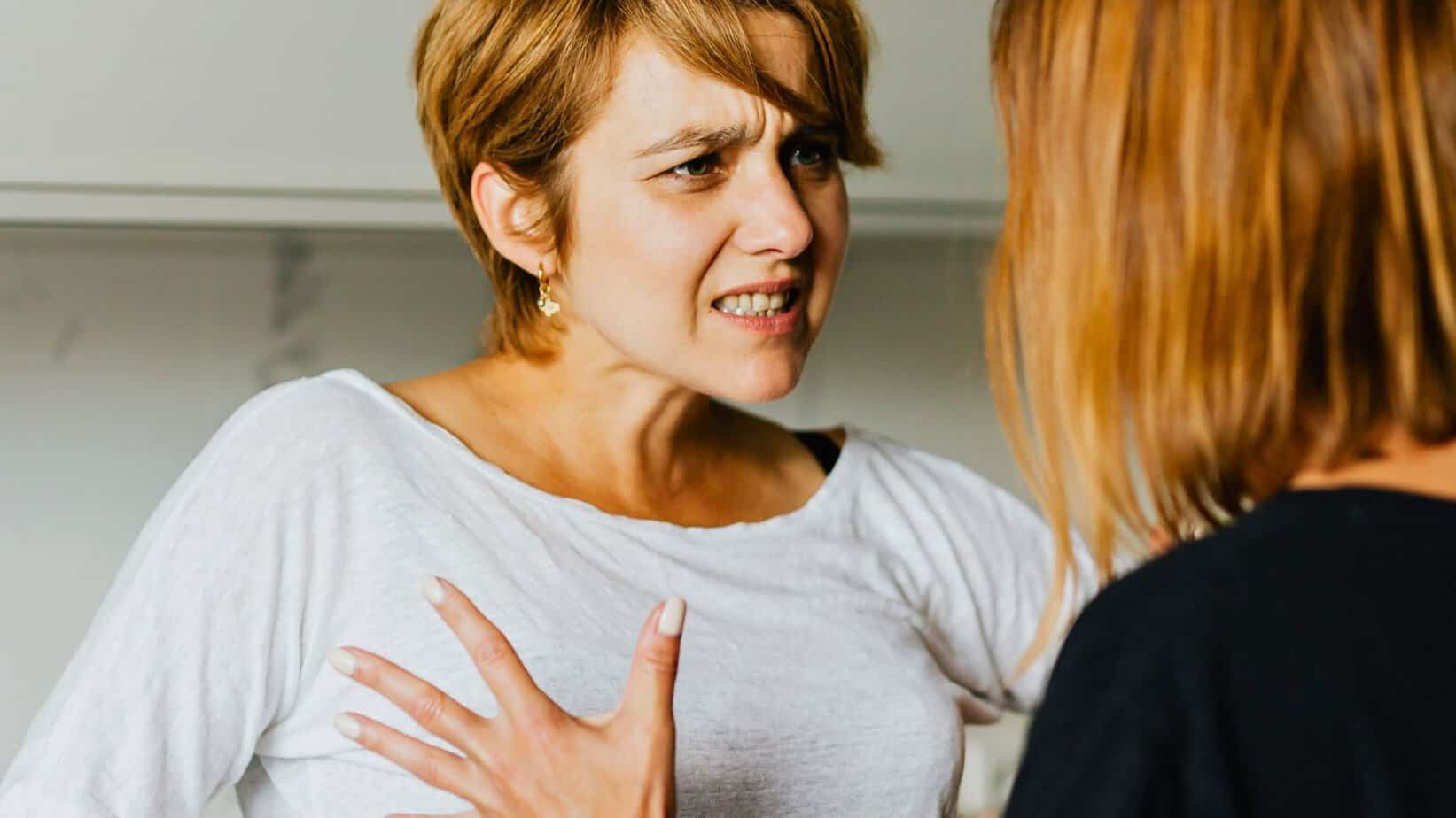 Kan et forhold mellom en yngre mann og en eldre kvinne fungere? Wenn seine Mutter eure Ehe kontrolliert: So erkennst du eine narzisstische Schwiegermutter