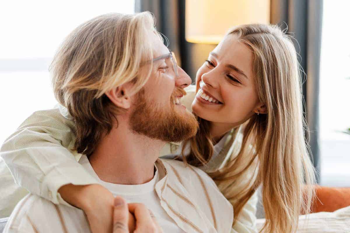 Kjemi som ikke lar seg forklare: 6 diskrete tegn på at han eller hun også er interessert i deg